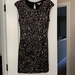 Mini sequin short-sleeve dress